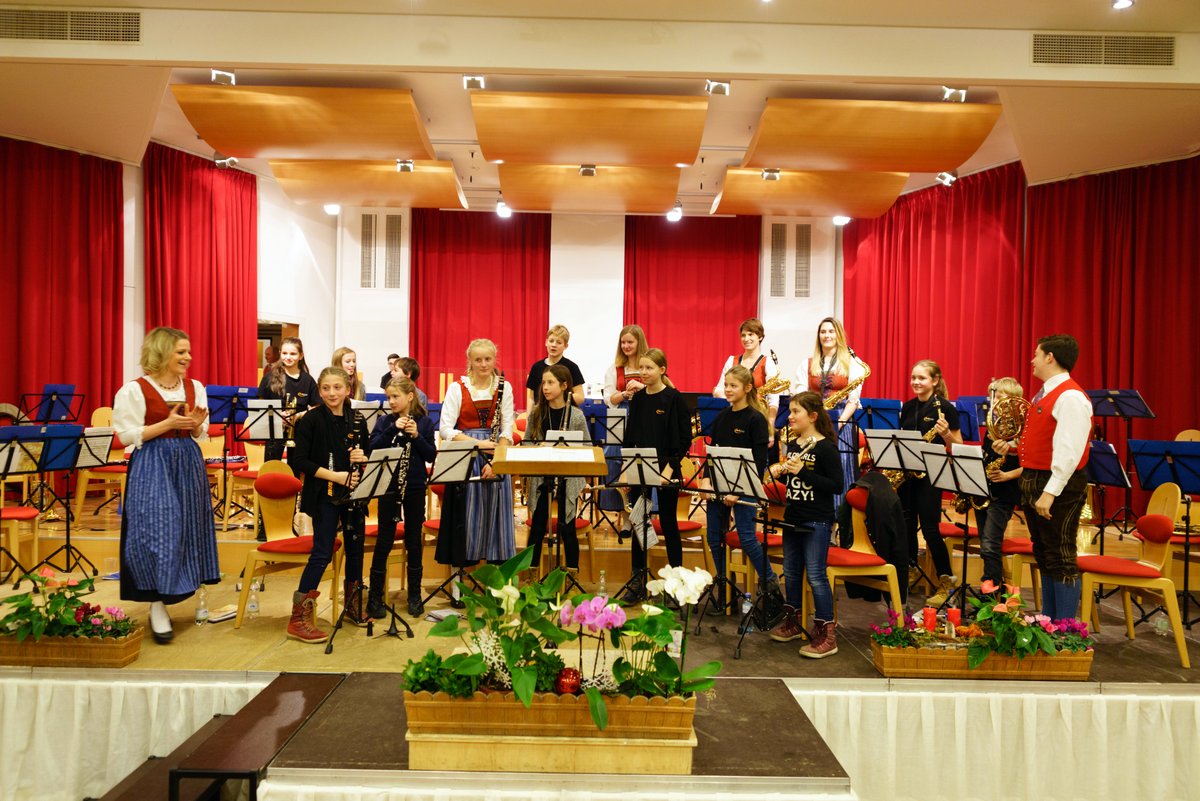 Jugendblasorchester Gitschtal unter der Leitung von Sonja Wastian